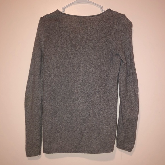 Old navy sweater - Picture 2 of 2